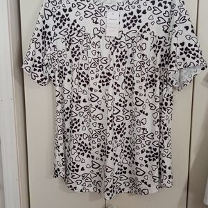 Chic Heart Patterned Blouse in Black and White